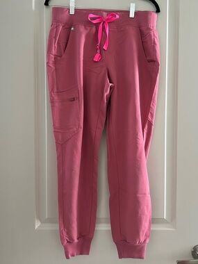 🎀 FIGS Zamora Jogger Scrub Pants – Limited Edition Pink Ribbon – Small Petite